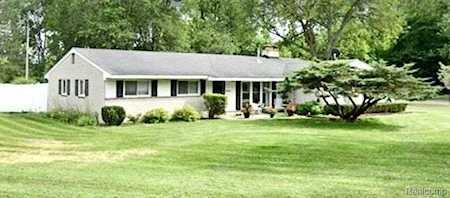23660 Maude Lea St Novi, MI 48375