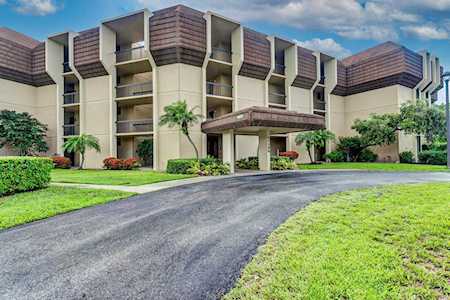 5390 Woodland Lakes Drive #304 Palm Beach Gardens, FL 33418