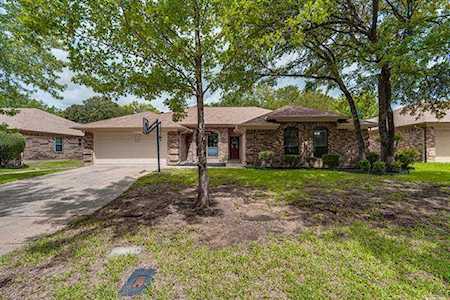 320 Bremen Drive Hurst, TX 76054