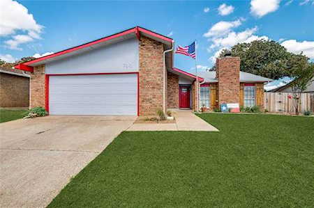 3813 Aspenwood Drive Bedford, TX 76021