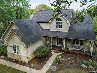 7763 Winfield Dr Hamburg Twp, MI 48116