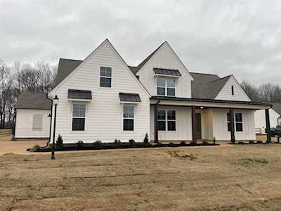200 Burrow Dr Piperton, TN 38017