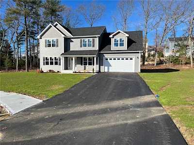6 Hillcrest Dr Coventry, RI 02816