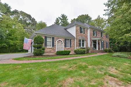 35 Fieldstone Dr Mansfield, MA 02048