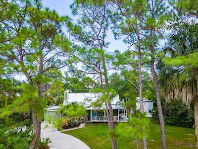 6211 SE Phillip Bend Avenue Stuart, FL 34997