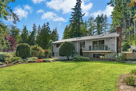 13881 John St NE Bainbridge Island, WA 98110