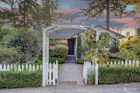 2445 61st Ave SE Mercer Island, WA 98040