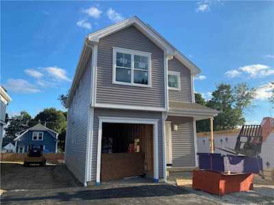 21 W Earle St Cumberland, RI 02864