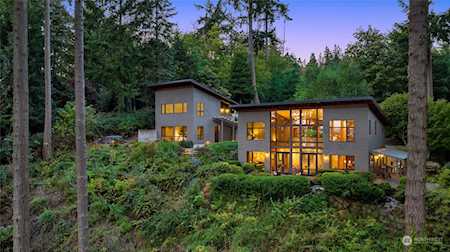 11121 NE Brownell Ln Bainbridge Island, WA 98110