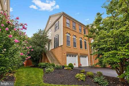 9955 Cyrandall Dr Oakton, VA 22124