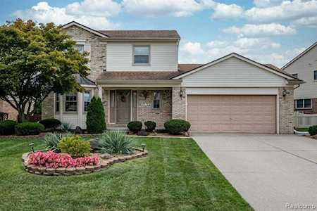 3016 Elphin Sterling Heights, MI 48310