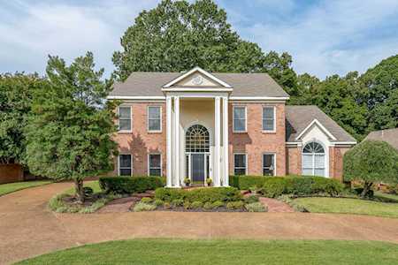 1725 Wood Oak Dr Cordova, TN 38016