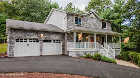 212 Fairfield Dr Brodheadsville, PA 18322