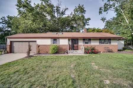 147 Vinewood Dr Avon Lake, OH 44012