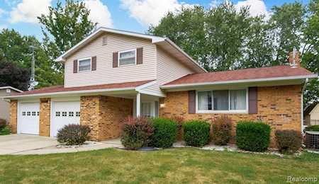 4425 Dixon Dr Flint Twp, MI 48473