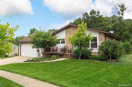 860 Manor Dr Milford Vlg, MI 48381