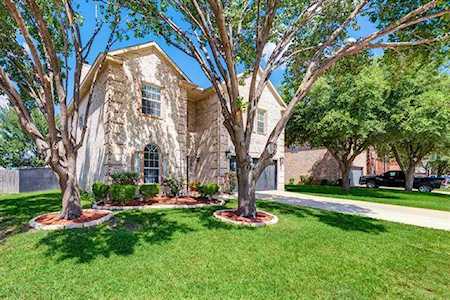 221 Benton Drive Roanoke, TX 76262