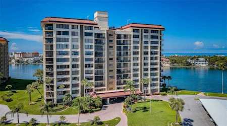 736 Island WAY #303 Clearwater, FL 33767
