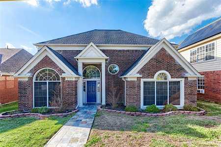 2103 Dover Drive Carrollton, TX 75006