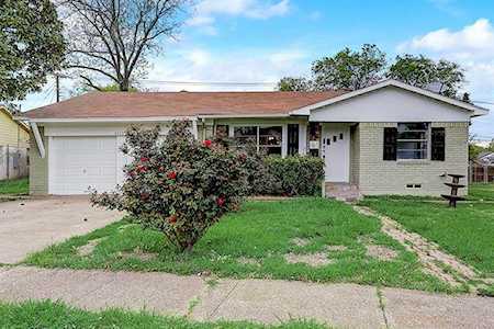 8533 Blossom Lane Dallas, TX 75227