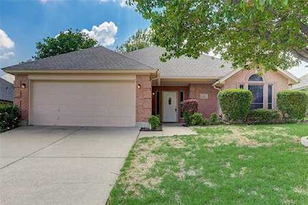 5716 Straightaway Drive Haltom City, TX 76117