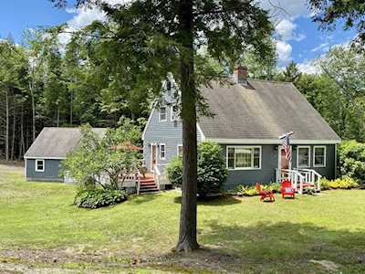 66 Cross Country Ln Plymouth, NH 03264