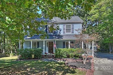 2301 Hunters Bluff Dr Matthews, NC 28105