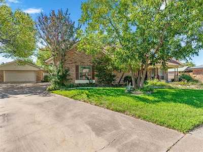2802 Wood Wind Drive Pantego, TX 76013