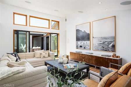 21812 Kaneohe Ln Huntington Beach, CA 92646