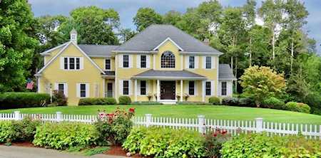10 Wagon Trl Lakeville, MA 02347