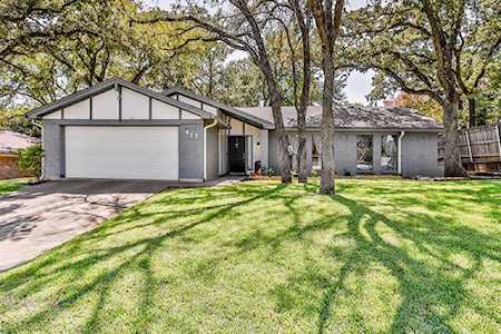 417 Fairhaven Drive Hurst, TX 76054