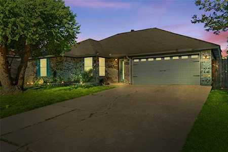 8220 Mark Lane Watauga, TX 76148