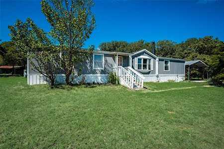 105 Briar Oaks Court Azle, TX 76020
