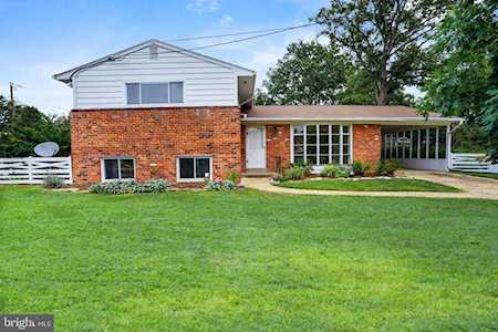 2911 Farm Rd Alexandria, VA 22302