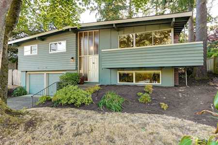 56 158th Place NE Bellevue, WA 98008