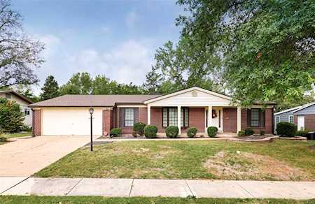 4943 Crownover Dr St Louis, MO 63128