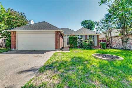 5209 Manhassett Drive Arlington, TX 76018