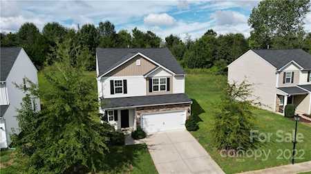 6413 Springbeauty Dr Charlotte, NC 28227