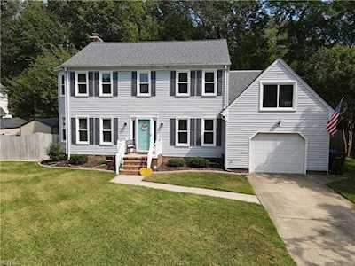 805 Mildenhall Dr Chesapeake, VA 23322