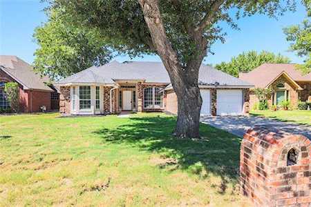 4235 Scotland Drive Grand Prairie, TX 75052