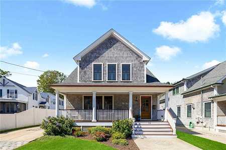73 Caswell St Narragansett, RI 02882