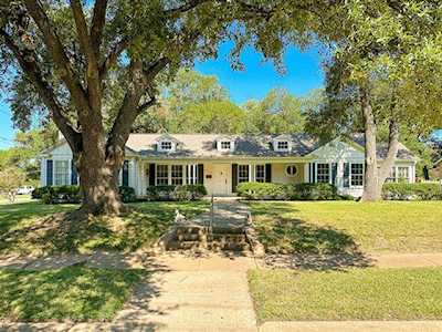 1612 Elmwood Avenue Corsicana, TX 75110