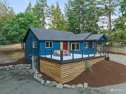 2077 Dickerson Dr NW Bremerton, WA 98312
