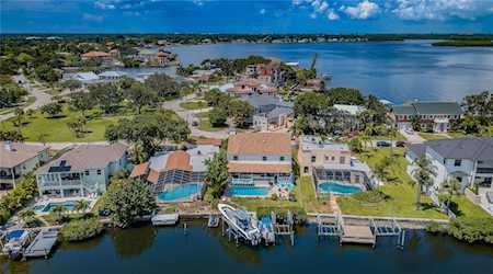 1934 Arrowhead Dr NE St. Petersburg, FL 33703