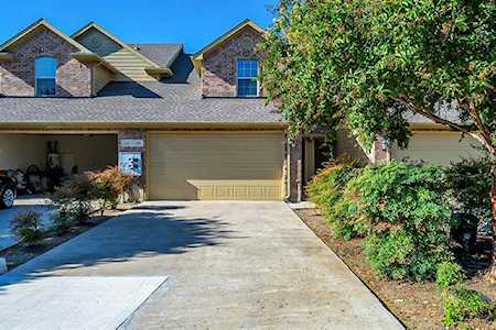 129 Barrington Lane Lewisville, TX 75067