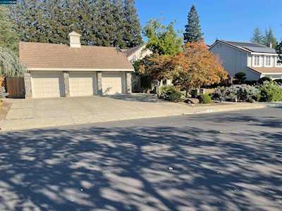 400 Gatetree Dr Danville, CA 94526