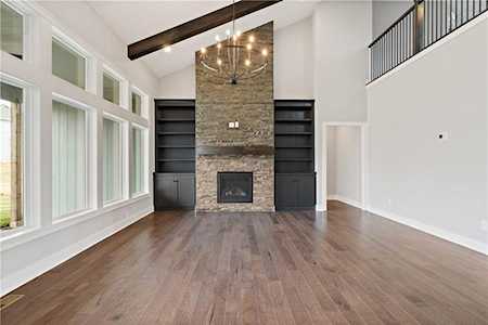 2110 NW Killarney Ln Lee's Summit, MO 64081
