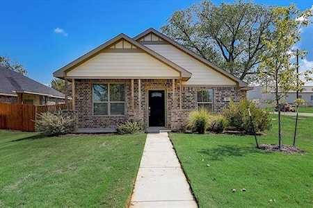 208 S Hickory Street Venus, TX 76084