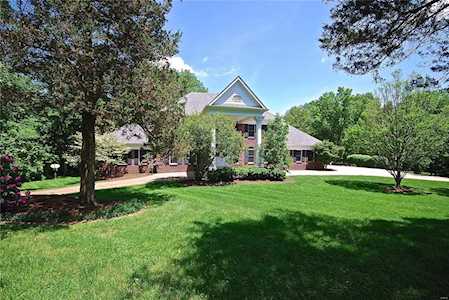 19301 Deer Pointe Estates Dr Wildwood, MO 63038