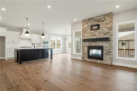 2103 NW Killarney Ln Lee's Summit, MO 64081
